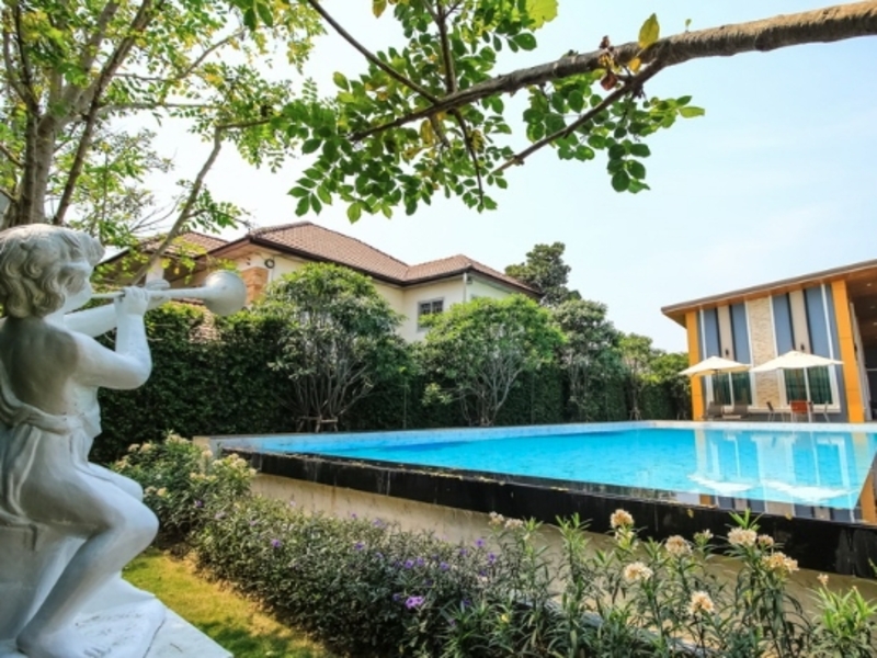 โกลเด้น-ทาวน์-เฉลิมพระเกียรติ-สวนหลวง