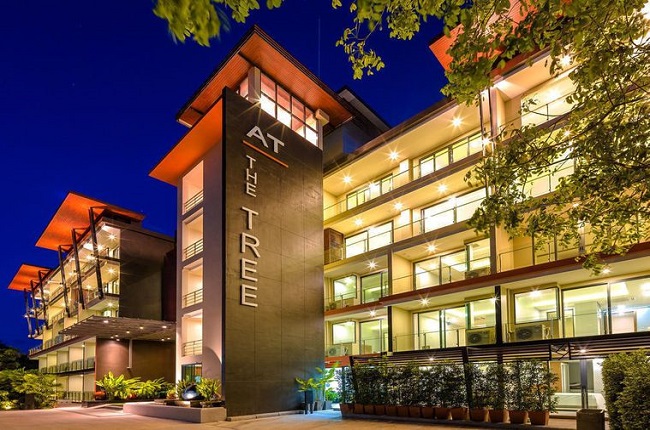 แอท-เดอะ-ทรี-คอนโดมิเนียม